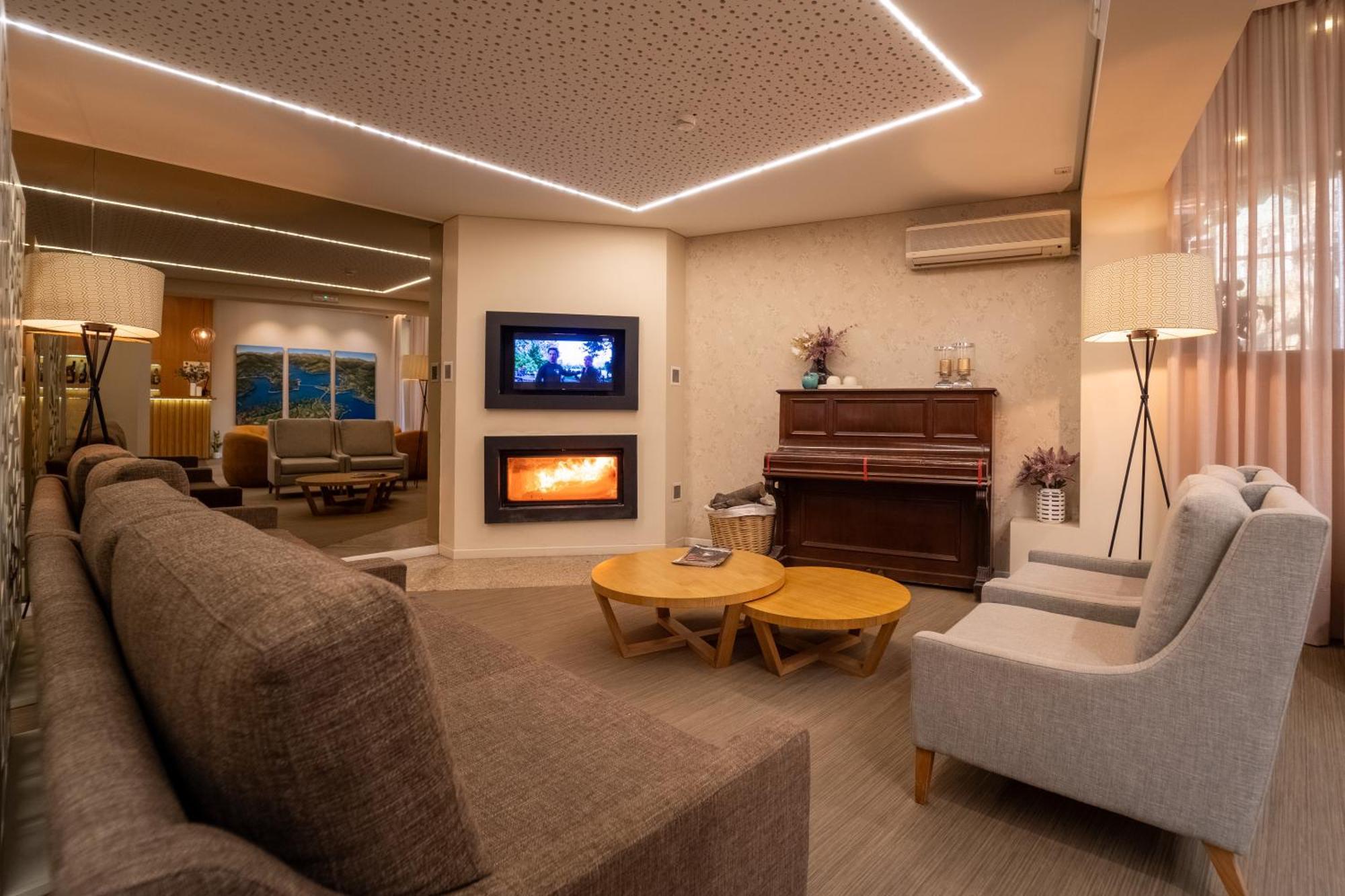Adelaide Hotel Жереш Екстер'єр фото