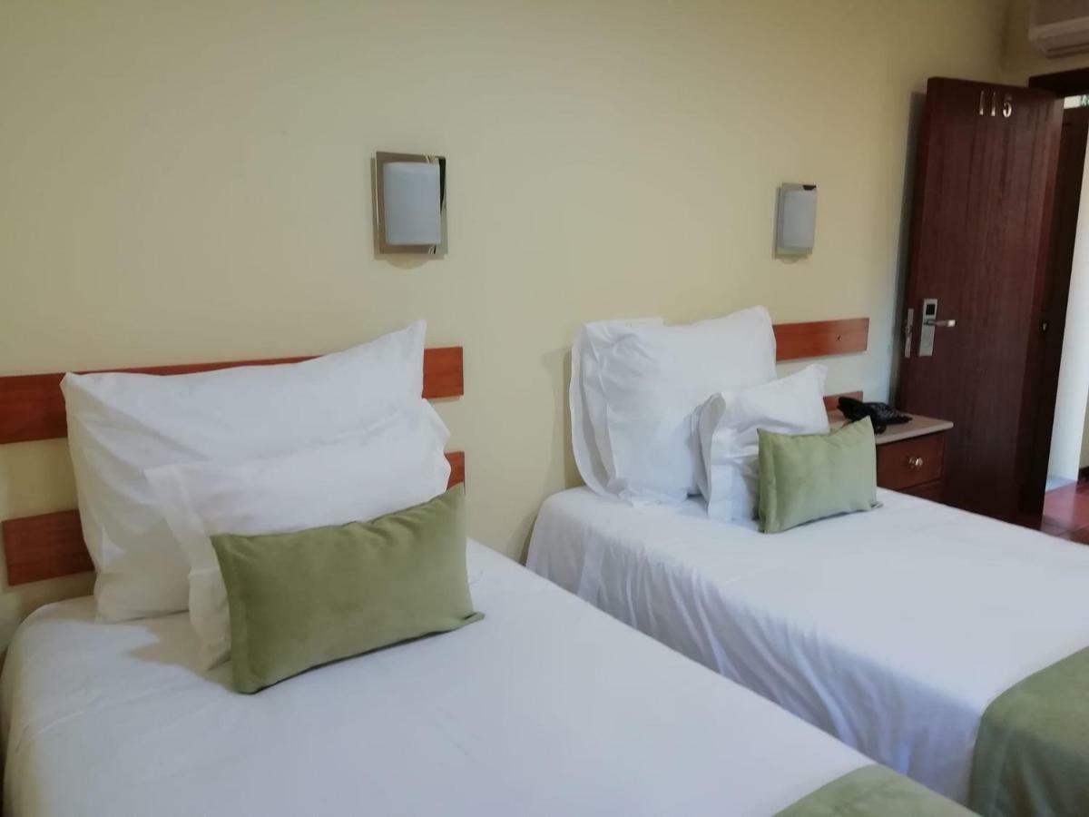 Adelaide Hotel Жереш Екстер'єр фото